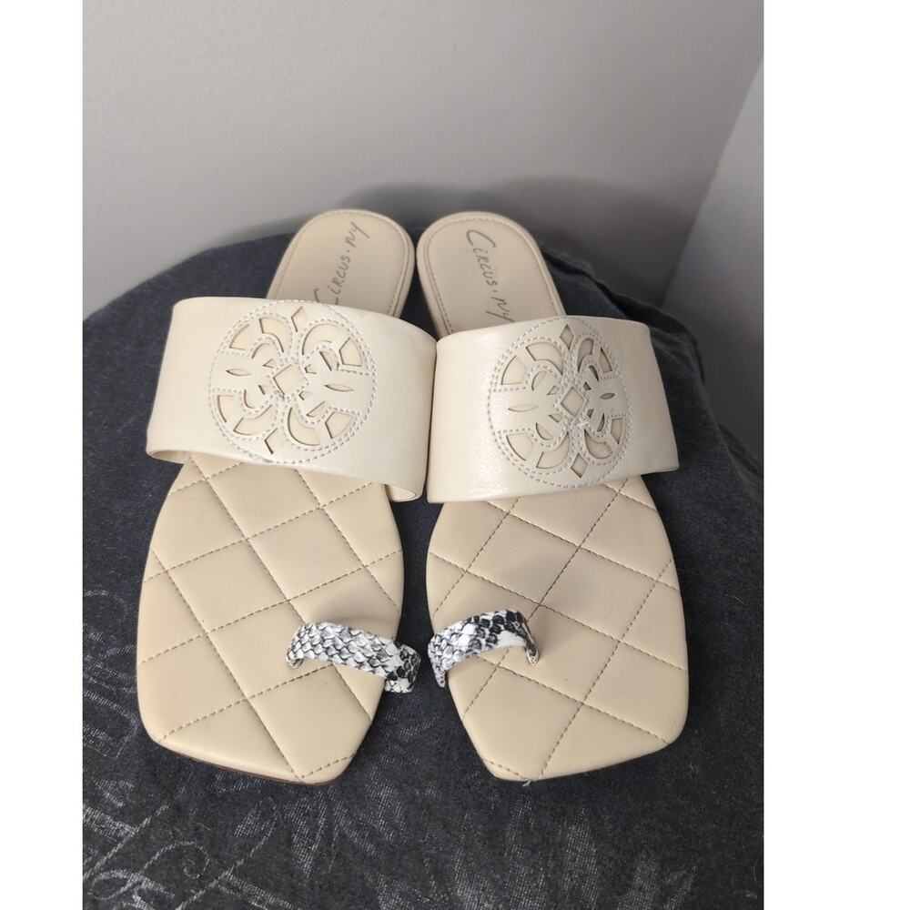 Circus Sam Edelman Astrid Ivory Medallion Sandals 8.5 Toe Ring